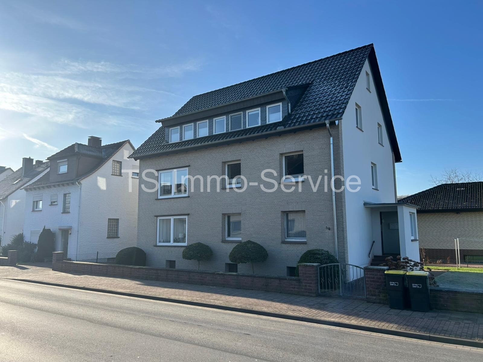 Moderne 3-4 - Zimmer-Wohnung mit Garage und Balkon