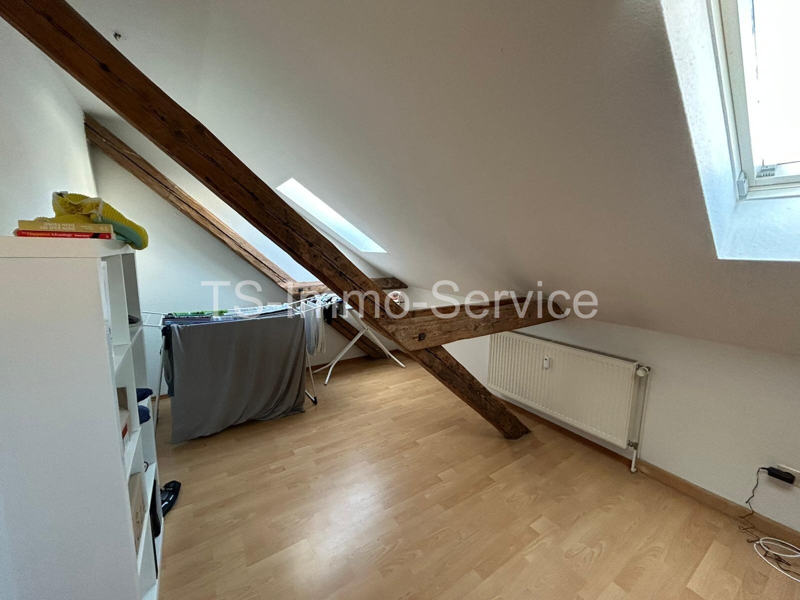 Lichtdurchflutete, großzügige DG-Wohnung im Herzen Holzmindens