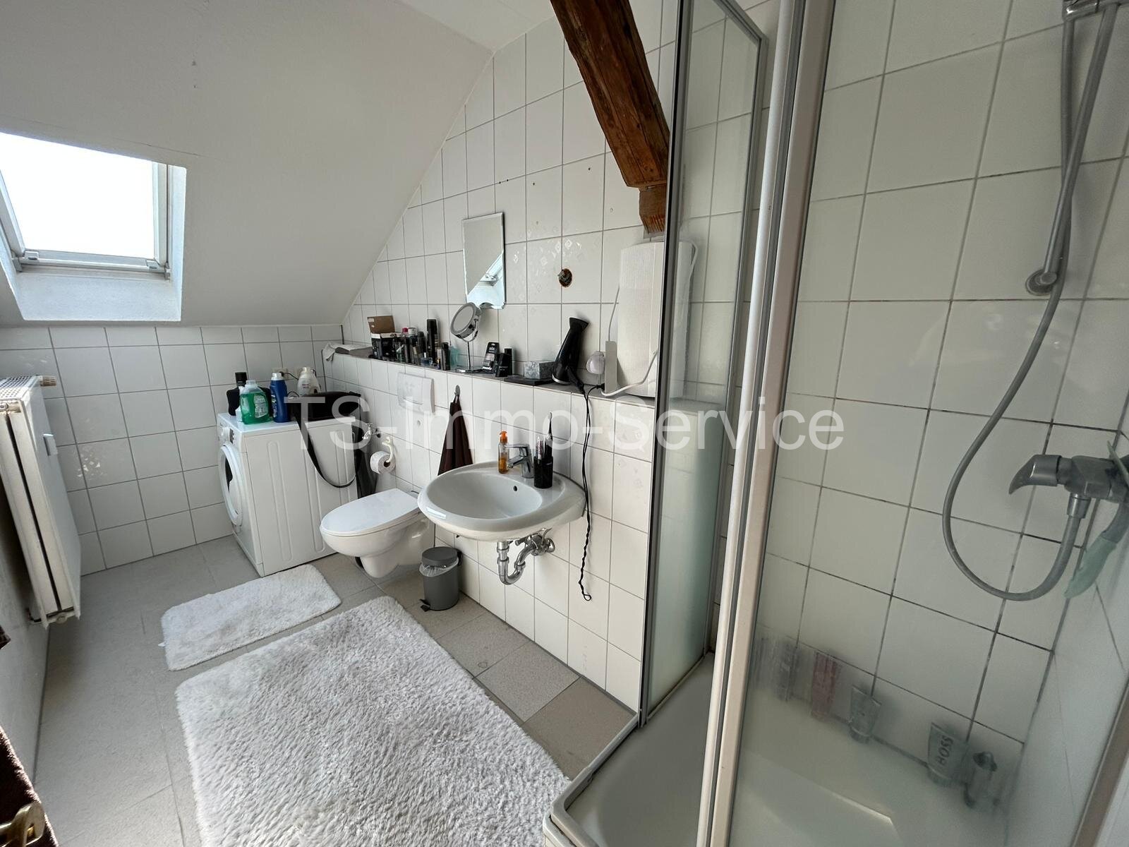 Lichtdurchflutete, großzügige DG-Wohnung im Herzen Holzmindens