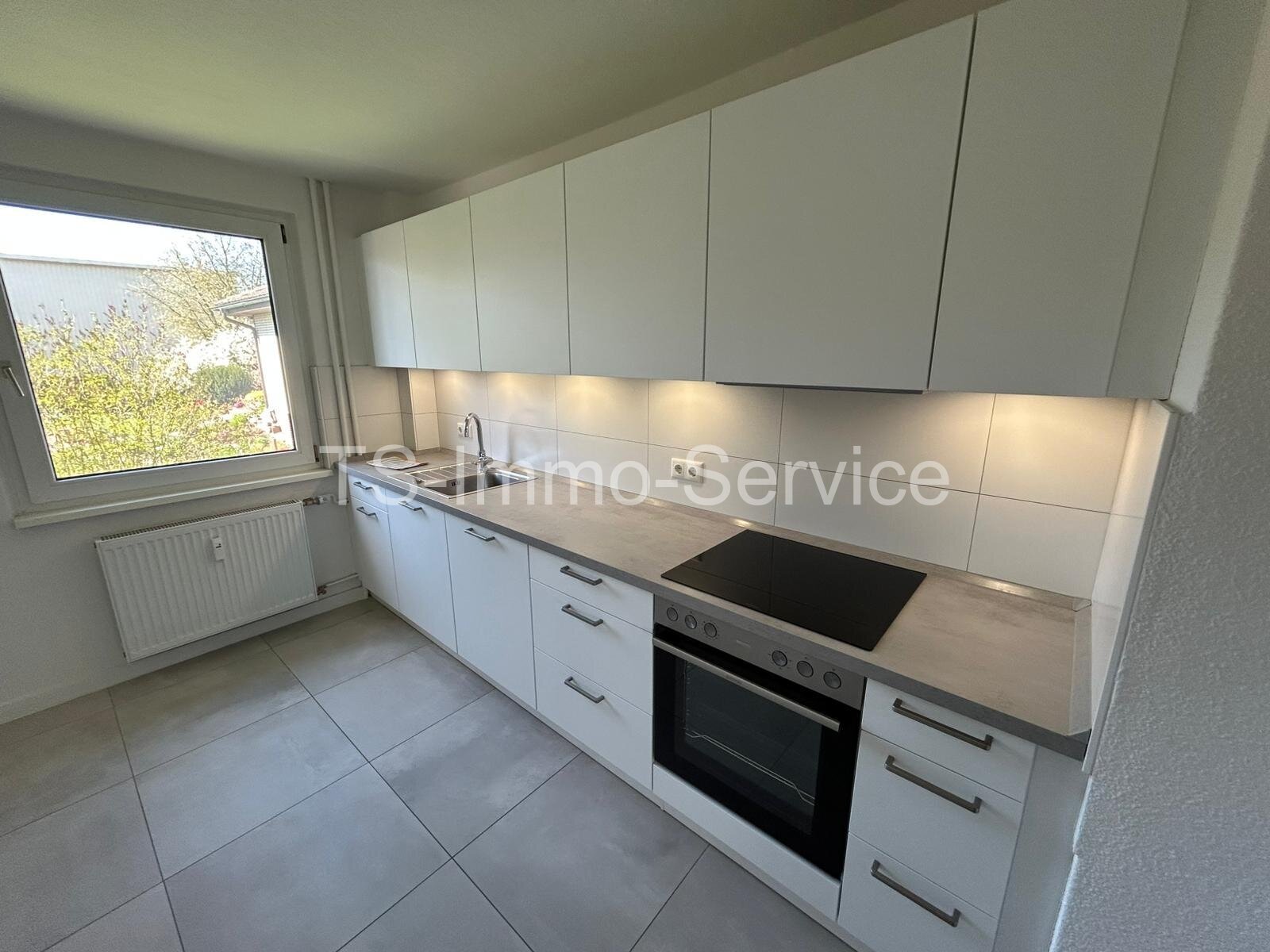 Moderne 3-4 - Zimmer-Wohnung mit Garage und Balkon