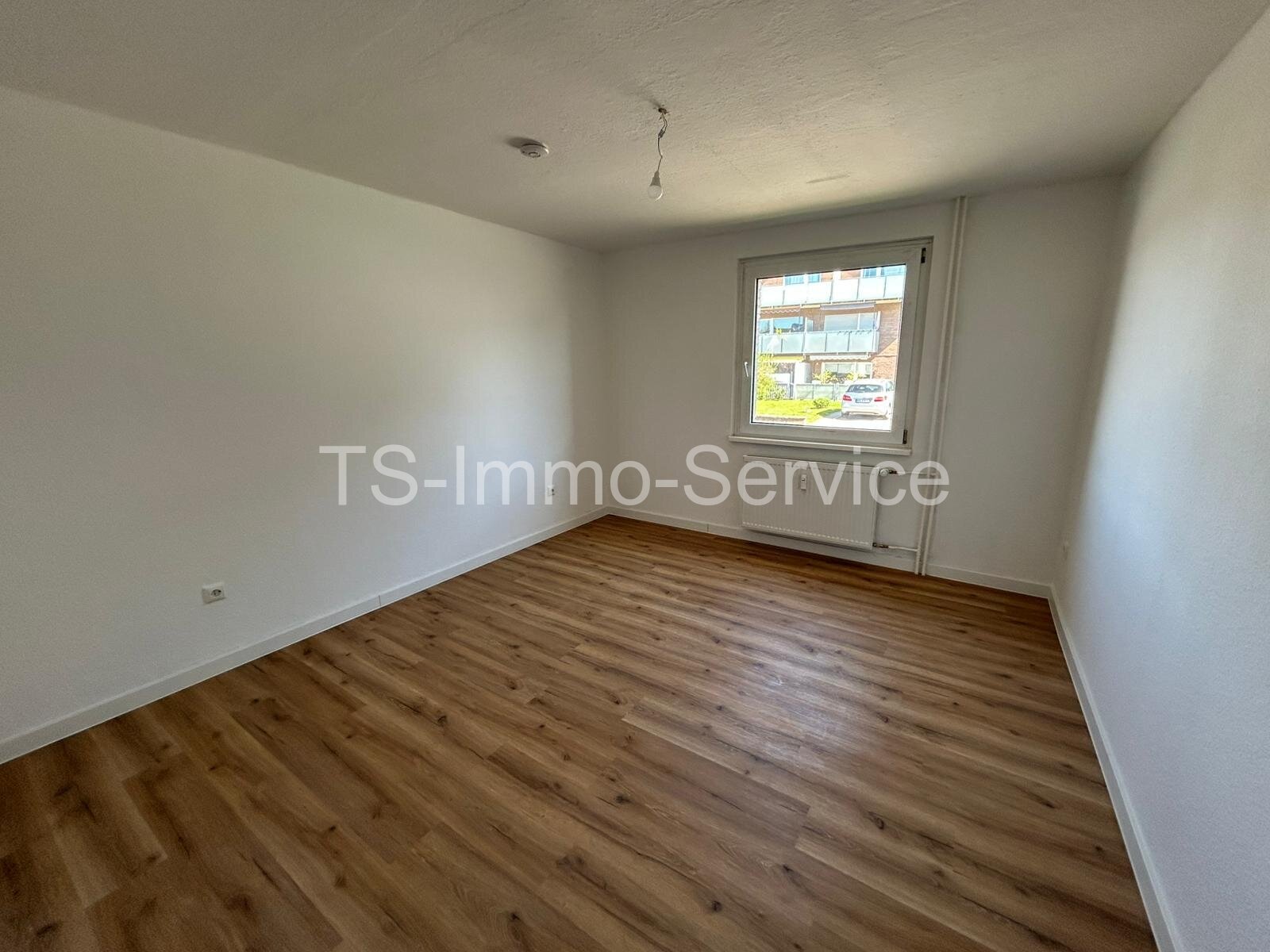 Moderne 3-4 - Zimmer-Wohnung mit Garage und Balkon
