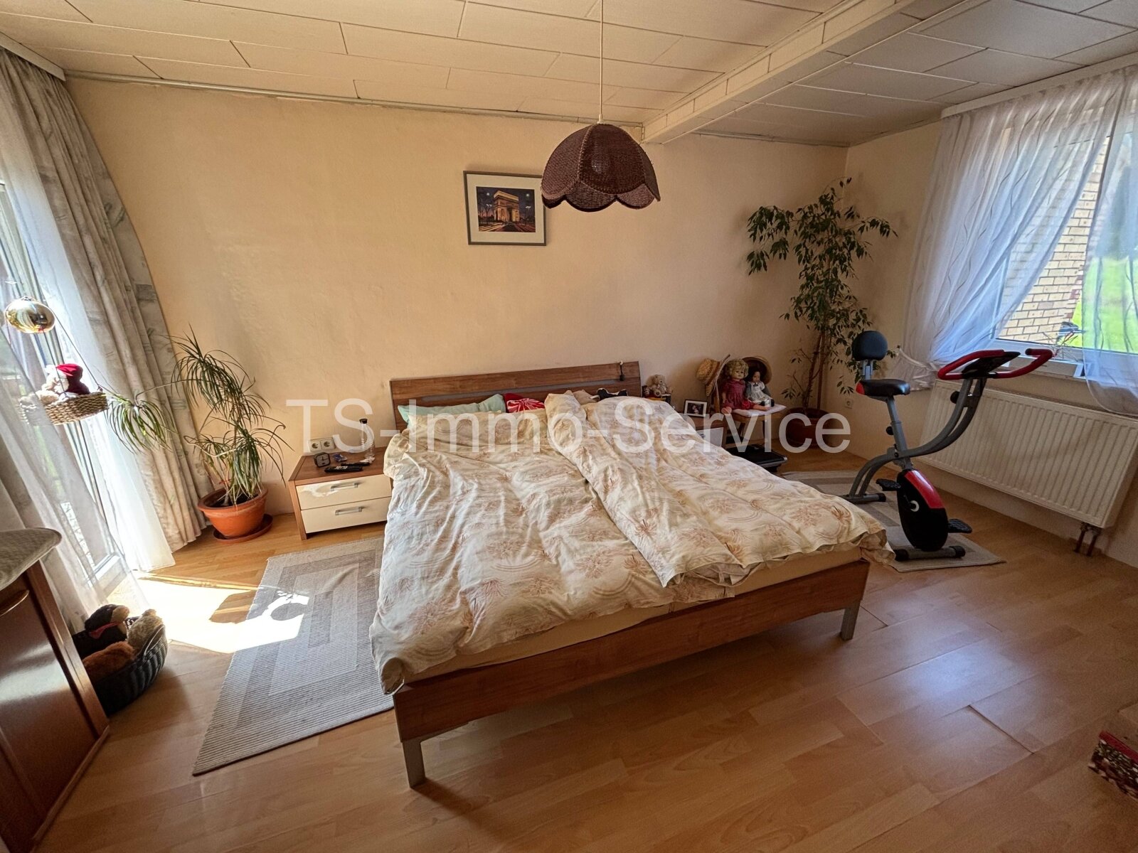 Großes Ein-/ Zweifamilienhaus in herrlicher Lage