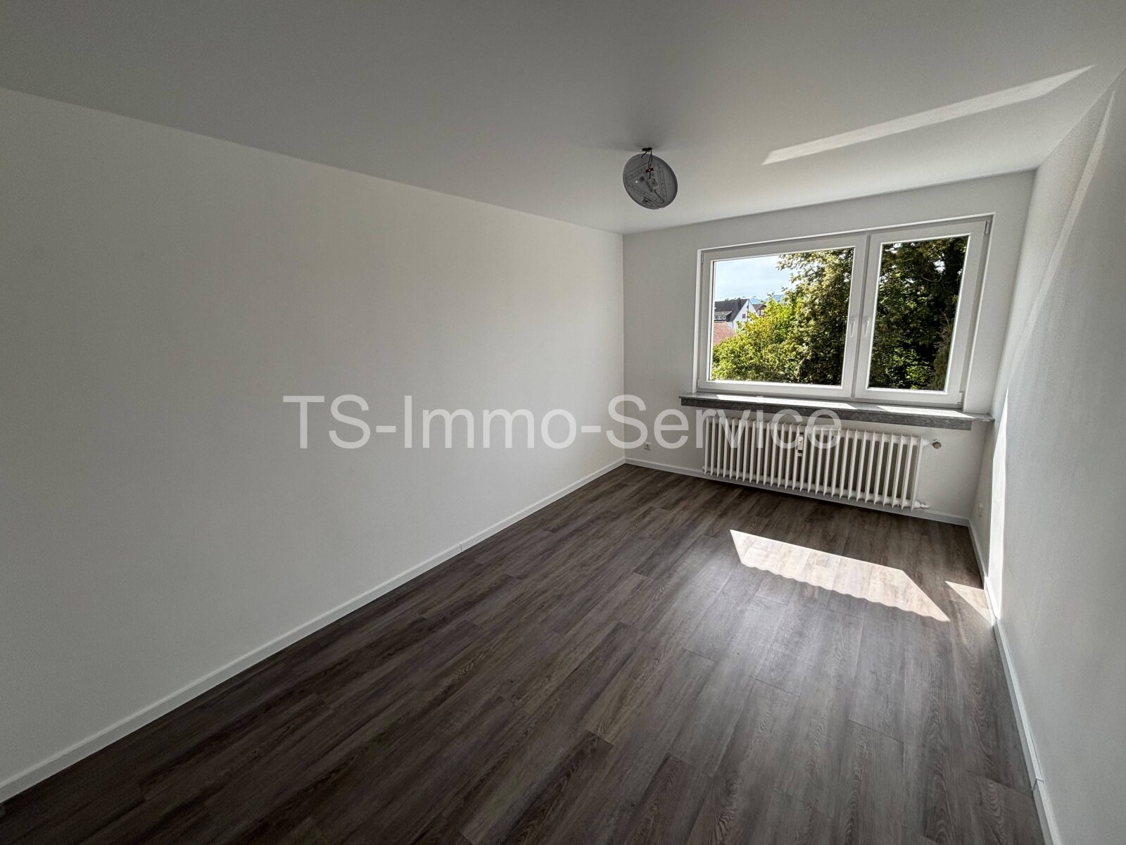Sanierte 3-Zimmer-Wohnung mit Garage in zentrumsnaher Lage