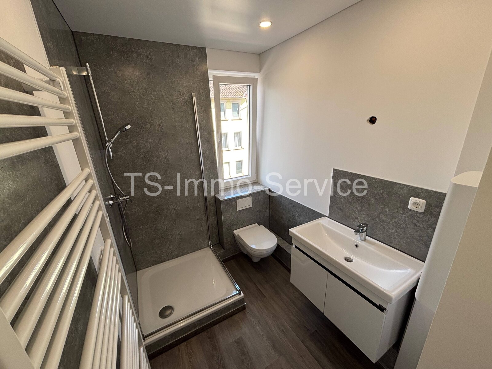 Sanierte 3-Zimmer-Wohnung mit Garage in zentrumsnaher Lage