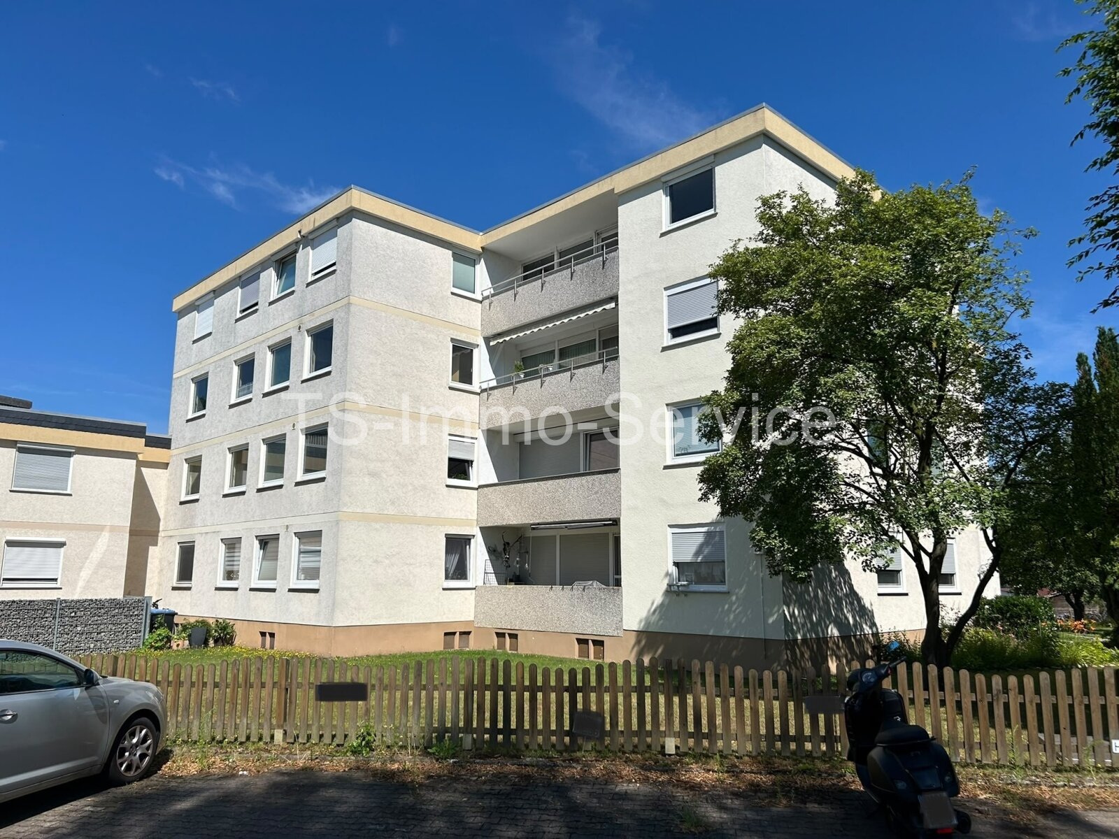 Großzügige 3-Zimmer-Wohnung mit Balkon und Stellplatz in zentrumsnaher Lage 
