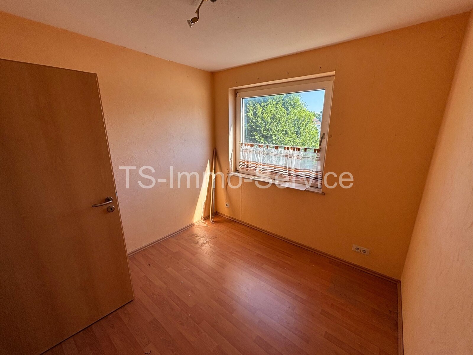 Kinderzimmer/ Büro Kinderzimmer/ Büro