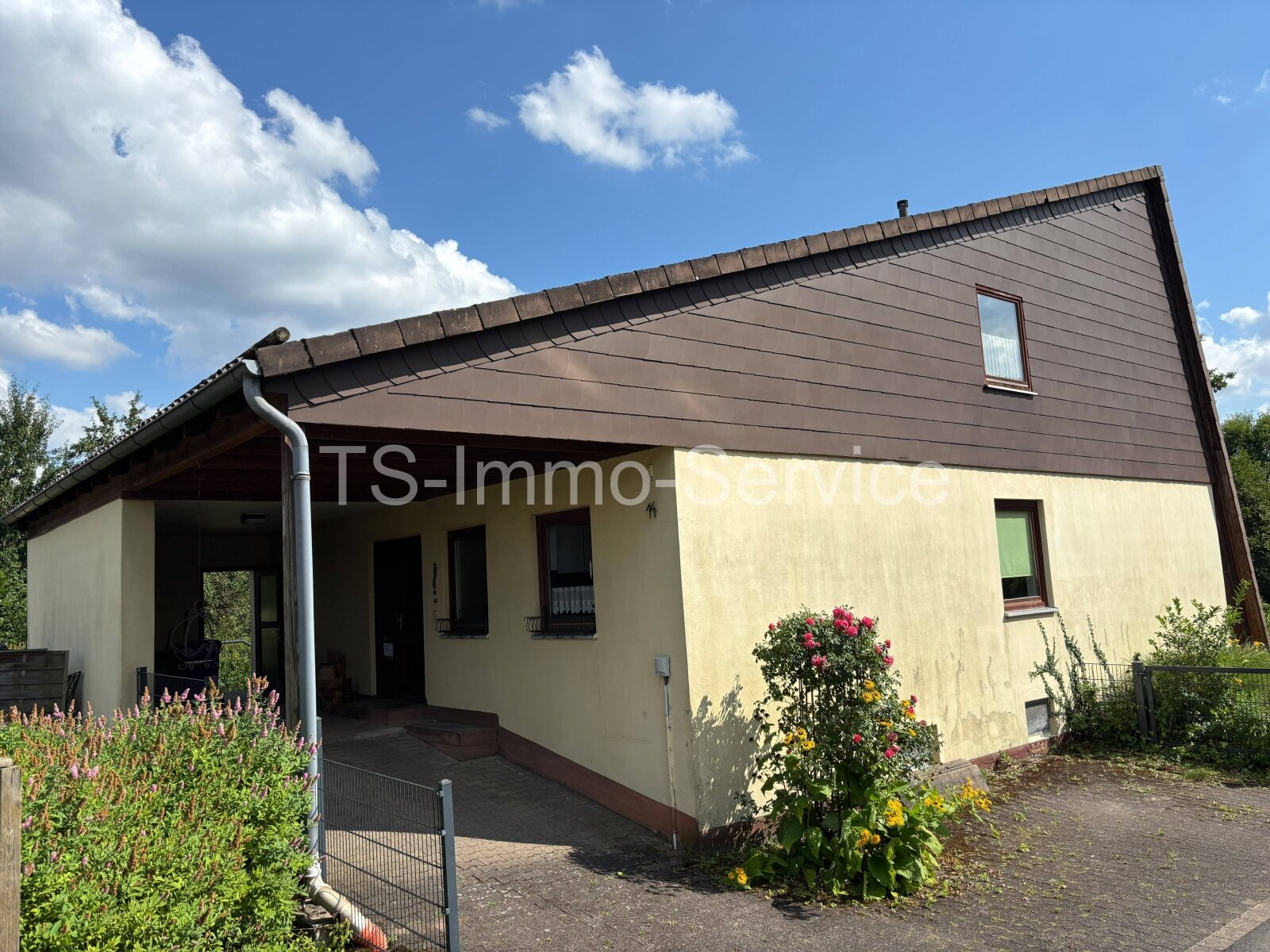 Bevern: Einfamilienhaus mit Gestaltungspotenzial in ruhiger Lage Bevern: Einfamilienhaus mit Gestaltungspotenzial in ruhiger Lage